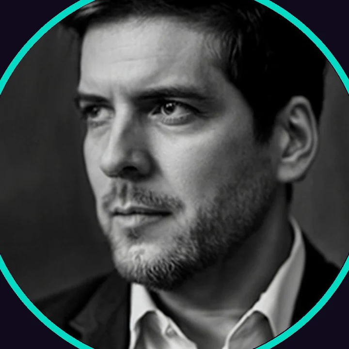 Retrato de Gibram Raul, fundador e CTO da Technium